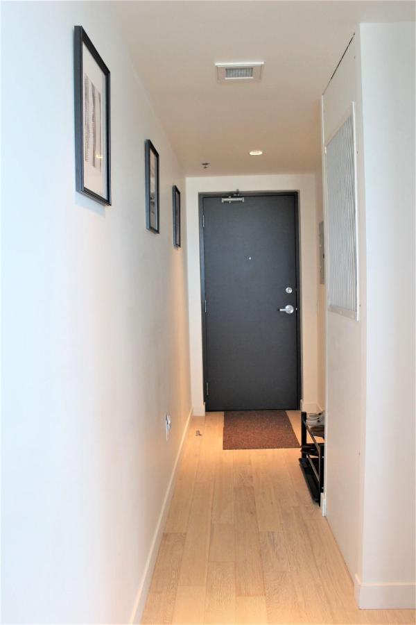 Luxury Skyline Condo In Downtown Free 24/7 Parking Winnipeg Exteriör bild