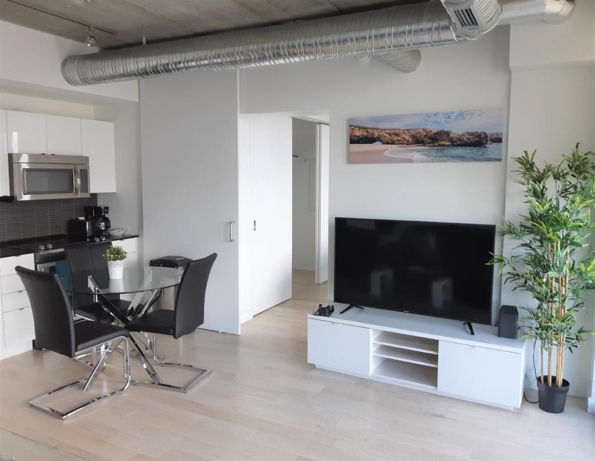 Luxury Skyline Condo In Downtown Free 24/7 Parking Winnipeg Exteriör bild