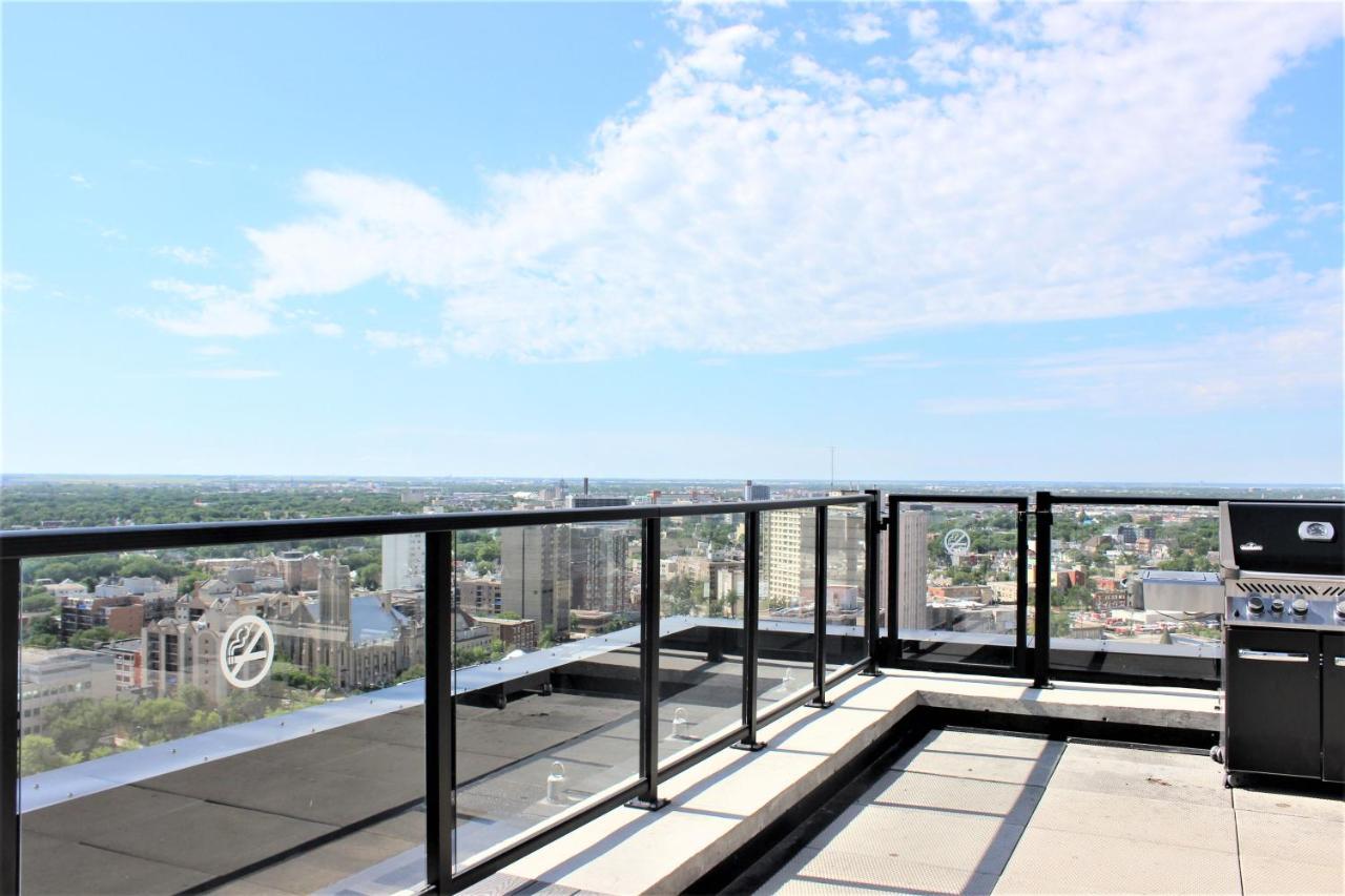Luxury Skyline Condo In Downtown Free 24/7 Parking Winnipeg Exteriör bild