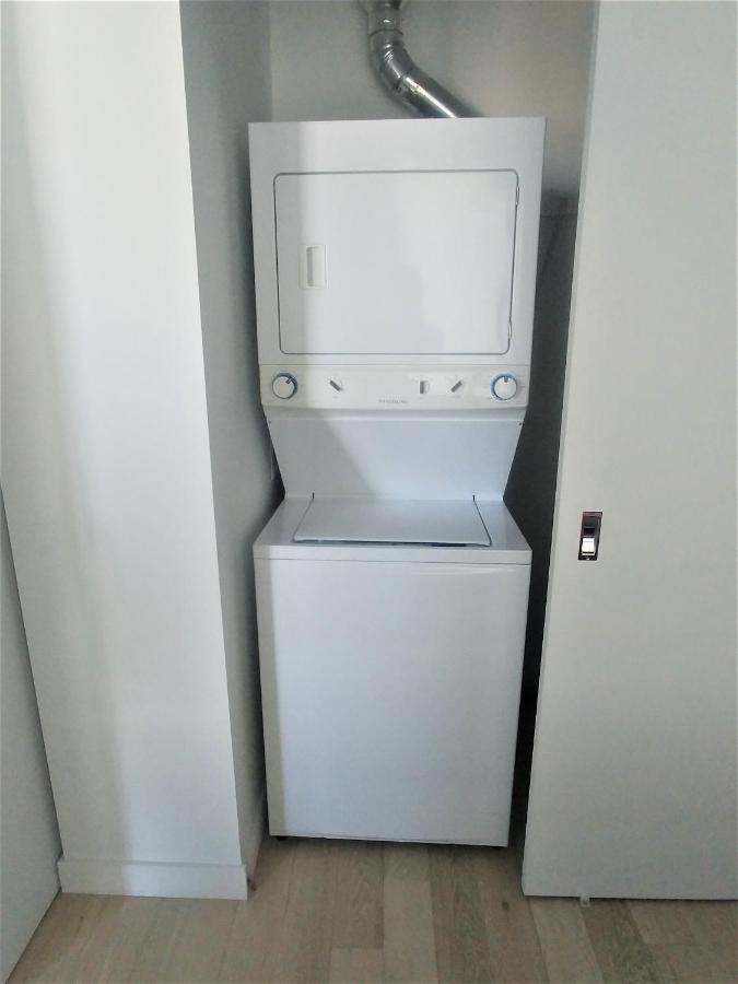 Luxury Skyline Condo In Downtown Free 24/7 Parking Winnipeg Exteriör bild